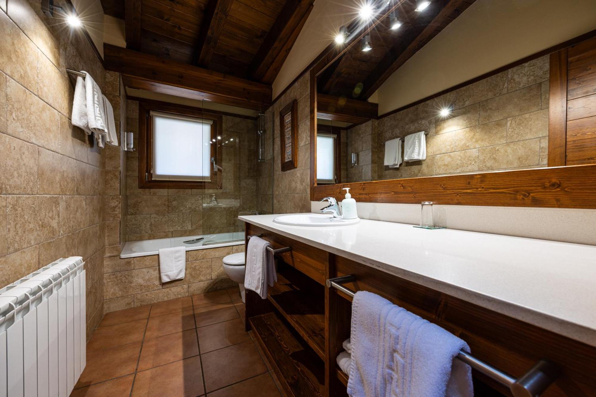 Aparthotel Bellver Bellver De Cerdanya Buitenkant foto